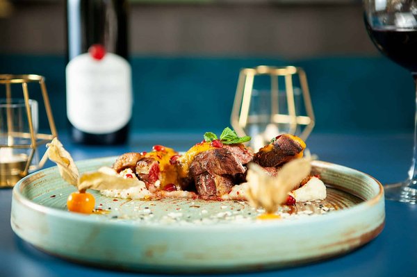 Peut-on trouver une maison de vacances en Italie avec des cours de cuisine et des visites de truffières?